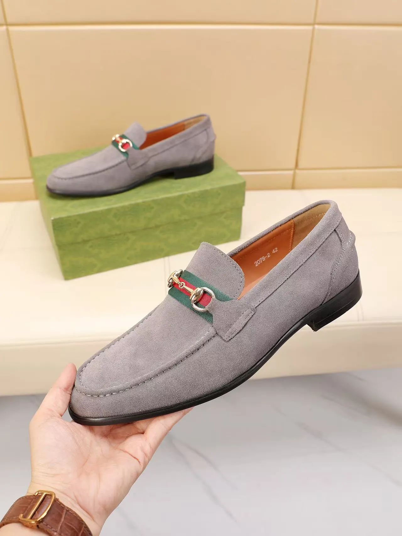 Men's men's shoes 💰440 🆘【GUCCI】Gucci ·🐂里· Hot-selling beanie shoes, top brand luxury, top quality, latest fashion beanie shoes.. The upper is made of original high mercerized smooth cow suede. (Full top-layer water-dyed 🐂 leather and lining). The original stylish and stylish soft rubber wear-resistant and non-slip outsole is light and comfortable on the foot, available in 3 colors! Matching code: 39-45 (38.46. Customized)